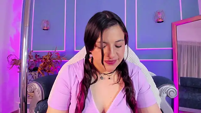 Snapshot of TaraTaylorr chatting on 11.12.25 TaraTaylorr online show from 11.12.25