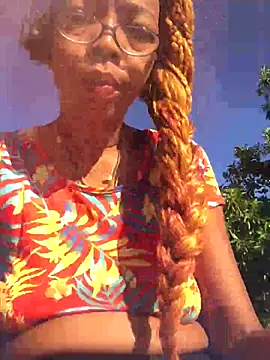 Ladyzee25 online show from 10.16.25