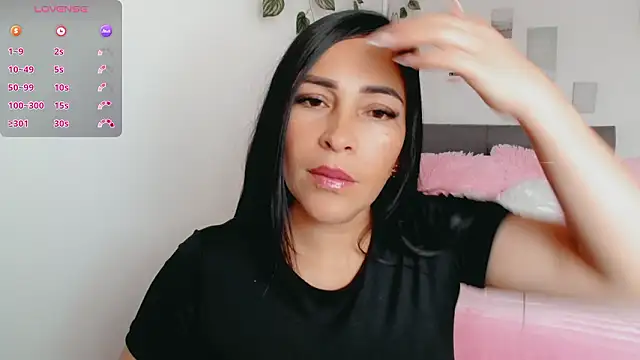 luna lgomez  online show from 02.06.26