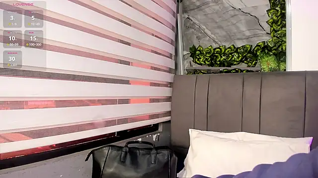 Snapshot of Fernanda_liie_ chatting on 09.22.25 Fernanda liie online show from 09.22.25