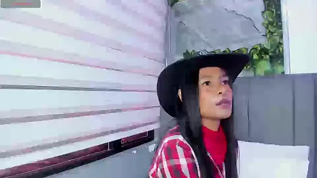 Snapshot of Fernanda_liie_ chatting on 10.14.25 Fernanda liie online show from 10.14.25