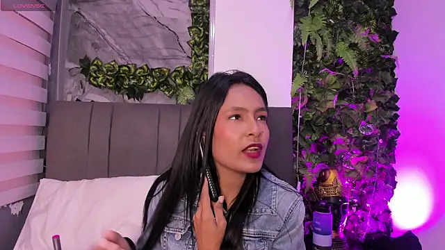 Snapshot of Fernanda_liie_ chatting on 11.14.25 Fernanda liie online show from 11.14.25