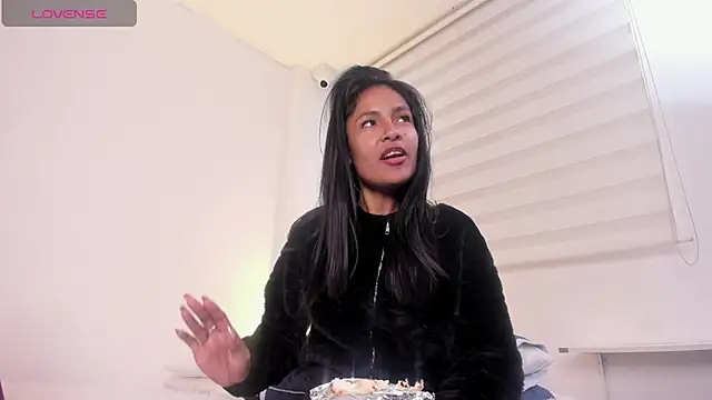 Snapshot of Fernanda_liie_ chatting on 06.18.26 Fernanda liie online show from 06.18.26