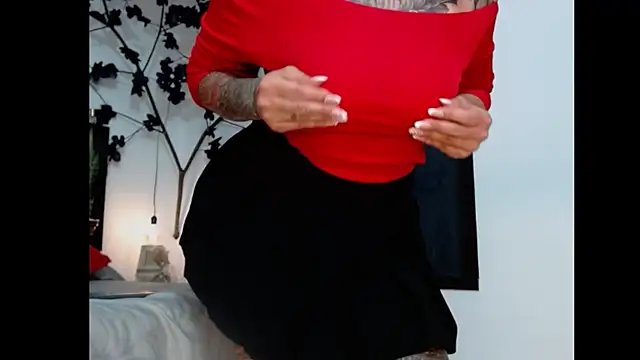 Snapshot of Sara_Valkyri chatting on 03.12.25 Sara Valkyri online show from 03.12.25