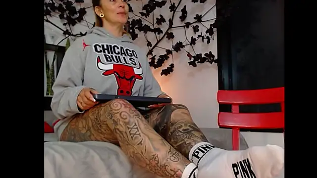 Snapshot of Sara_Valkyri chatting on 03.17.25 Sara Valkyri online show from 03.17.25