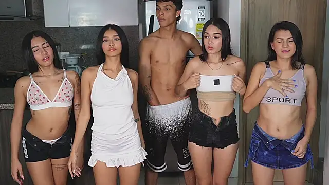 Petiteess online show from 03.19.25