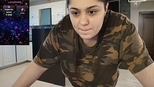 Snapshot of Layla- chatting on 12.17.24 Layla- online show from 12.17.24