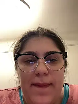 Snapshot of Layla- chatting on 12.28.24 Layla- online show from 12.28.24