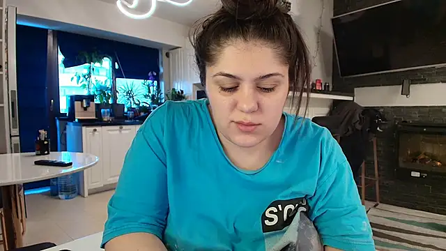 Snapshot of Layla- chatting on 01.20.25 Layla- online show from 01.20.25