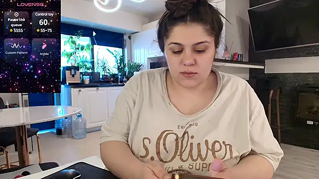 Snapshot of Layla- chatting on 02.26.25 Layla- online show from 02.26.25