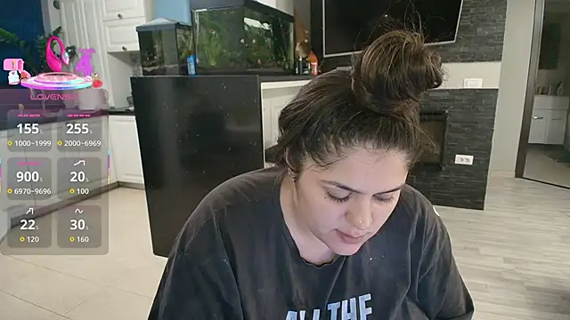 Snapshot of Layla- chatting on 11.07.25 Layla- online show from 11.07.25