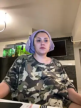 Snapshot of Layla- chatting on 06.04.26 Layla- online show from 06.04.26