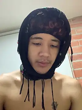 Snapshot of chillcol chatting on 03.17.25 chillcol online show from 03.17.25