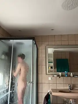 Snapshot of xy_monkeyBigCock chatting on 03.21.25 xy monkeyBigCock online show from 03.21.25