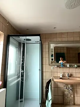 Snapshot of xy_monkeyBigCock chatting on 09.30.25 xy monkeyBigCock online show from 09.30.25