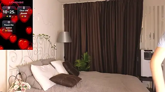 Snapshot of meow_mellie chatting on 09.23.25 meow mellie online show from 09.23.25