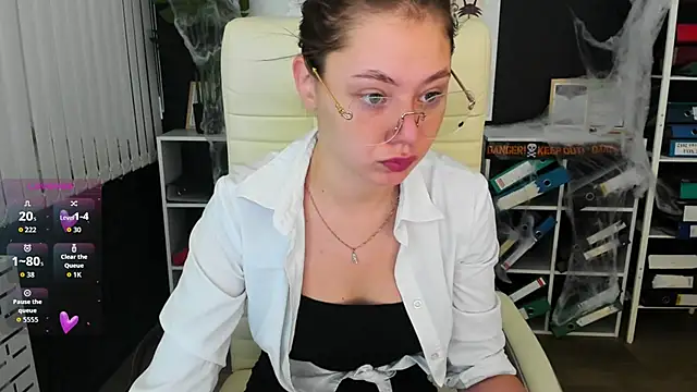 Snapshot of meow_mellie chatting on 11.02.25 meow mellie online show from 11.02.25