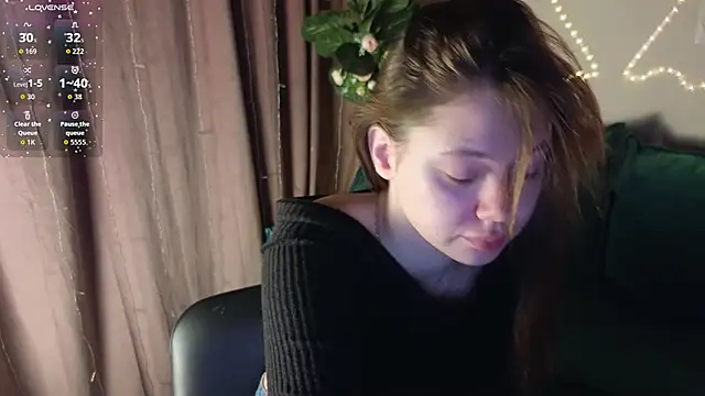 Snapshot of meow_mellie chatting on 11.16.25 meow mellie online show from 11.16.25