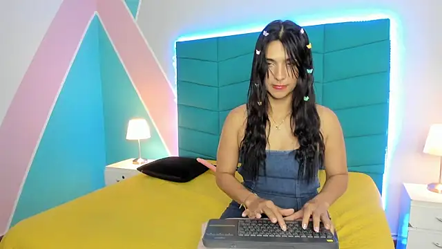 Snapshot of Emilly_wilson_ chatting on 02.27.25 Emilly wilson online show from 02.27.25