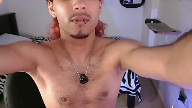 Snapshot of oezack___ chatting on 10.17.25 oezack online show from 10.17.25