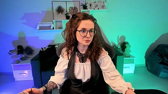 Snapshot of OliviaMcClean chatting on 03.20.25 OliviaMcClean online show from 03.20.25