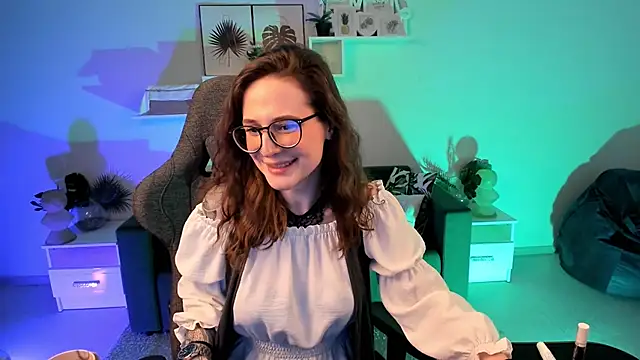 Snapshot of OliviaMcClean chatting on 03.20.25 OliviaMcClean online show from 03.20.25