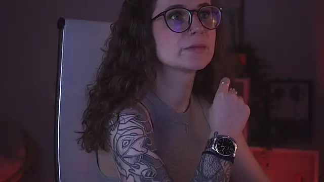 Snapshot of OliviaMcClean chatting on 03.21.25 OliviaMcClean online show from 03.21.25