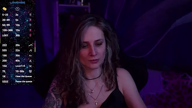 Snapshot of OliviaMcClean chatting on 09.25.25 OliviaMcClean online show from 09.25.25