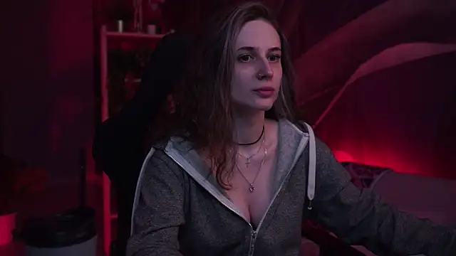 Snapshot of OliviaMcClean chatting on 11.22.25 OliviaMcClean online show from 11.22.25