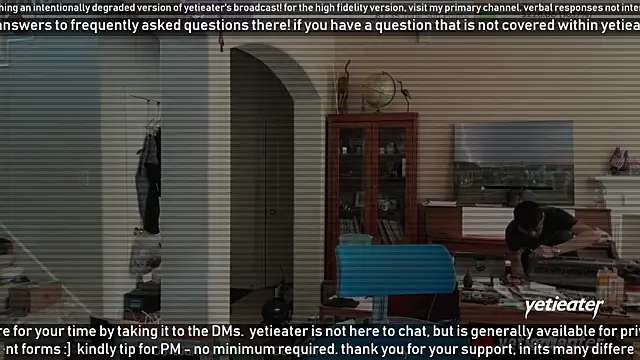 Snapshot of yetieater chatting on 12.12.24 yetieater online show from 12.12.24