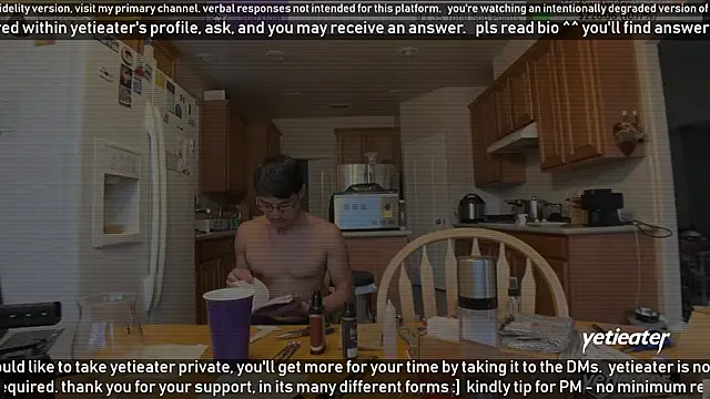 Snapshot of yetieater chatting on 12.17.24 yetieater online show from 12.17.24
