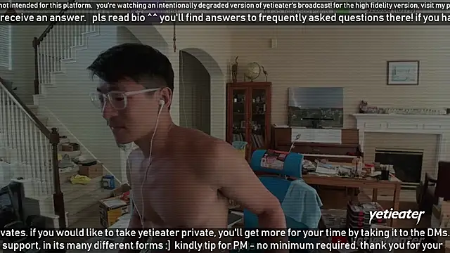 Snapshot of yetieater chatting on 03.10.25 yetieater online show from 03.10.25