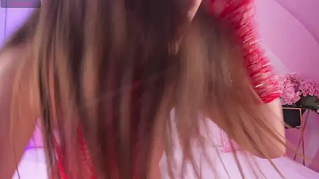 Snapshot of ValeriMilton chatting on 11.04.25 ValeriMilton online show from 11.04.25