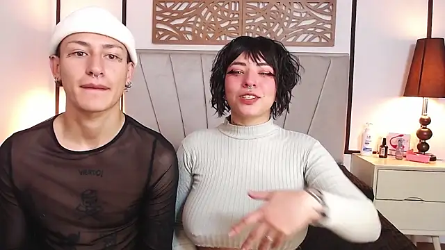 Snapshot of Aria_and_orien chatting on 03.09.25 Aria and orien online show from 03.09.25