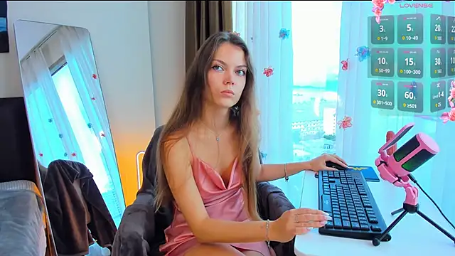 Snapshot of Alice_neon chatting on 09.13.25 Alice neon online show from 09.13.25