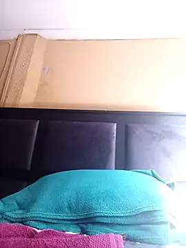 JuicyMilkyTizzy online show from 12.17.25