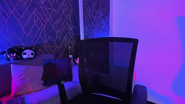 Tahara Romanov online show from 10.20.25