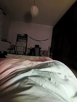 Snapshot of Cazzettostorto99 chatting on 10.22.25 Cazzettostorto99 online show from 10.22.25