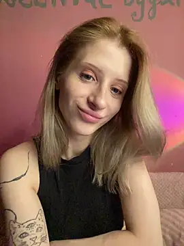 Snapshot of amorearte_m chatting on 12.04.25 amorearte m online show from 12.04.25