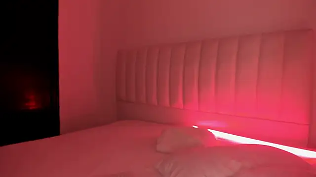 Hannahx   online show from 12.13.25