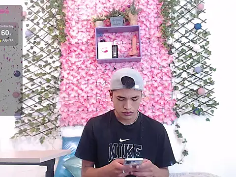 Snapshot of willians___0 chatting on 10.30.25 willians 0 online show from 10.30.25