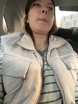 Snapshot of HannaJohnson chatting on 11.17.25 HannaJohnson online show from 11.17.25