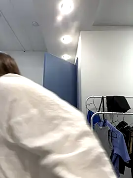 Snapshot of HannaJohnson chatting on 11.21.25 HannaJohnson online show from 11.21.25