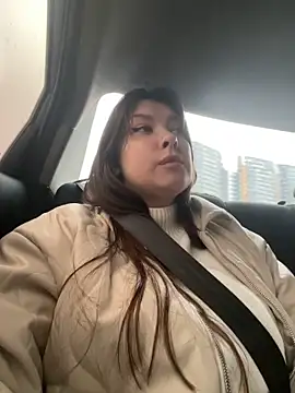 Snapshot of HannaJohnson chatting on 11.24.25 HannaJohnson online show from 11.24.25