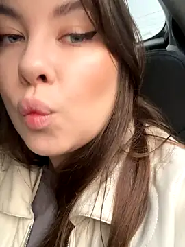 Snapshot of HannaJohnson chatting on 11.25.25 HannaJohnson online show from 11.25.25