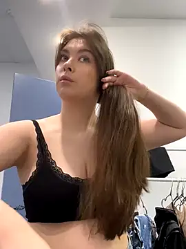 Snapshot of HannaJohnson chatting on 11.28.25 HannaJohnson online show from 11.28.25