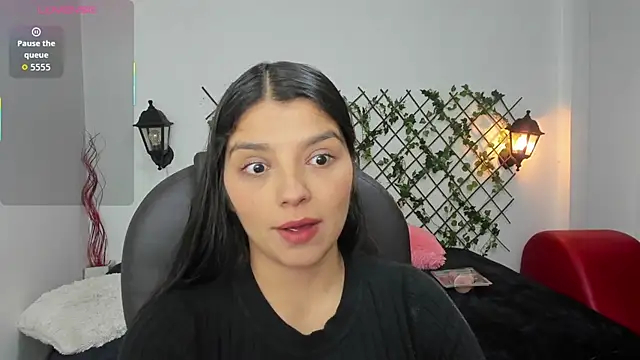 Snapshot of issa__nassar chatting on 10.23.25 issa nassar online show from 10.23.25