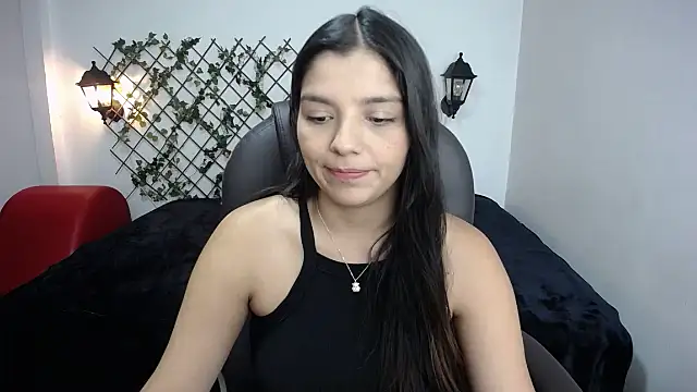 Snapshot of issa__nassar chatting on 11.10.25 issa nassar online show from 11.10.25