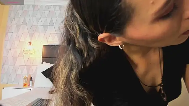 LiliJensen online show from 11.18.25