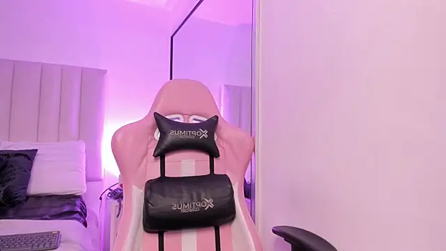 Snapshot of SaritaBratz chatting on 03.19.25 SaritaBratz online show from 03.19.25